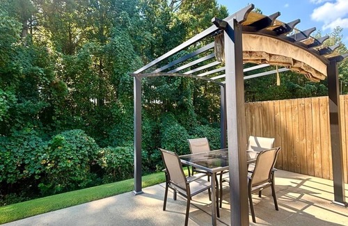 Oxford Casa | The Rebel Yell, 3BR Luxe home by VelvetDitchVillas
