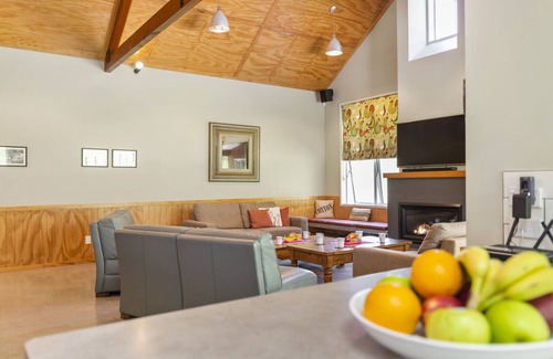 Lake Okareka Casa | The Red Barn - Lake Okareka Holiday Home