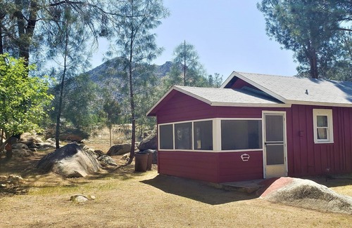 Lake Isabella Cabina | Cabaña Roja @ Stoney Pines