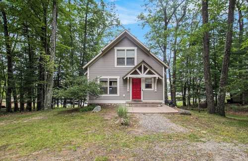 Baldwin Casa | The Red Door Cottage on Big Star Lake, Sleeps 8!