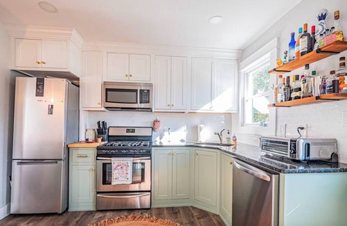 Annapolis Cabaña | The Red Door Cottage in Eastport - Pet-Friendly!