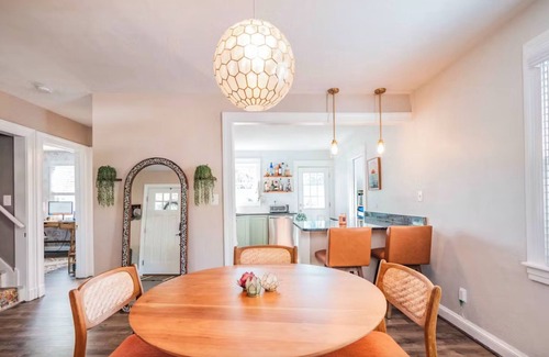 Annapolis Cabaña | The Red Door Cottage in Eastport - Pet-Friendly!