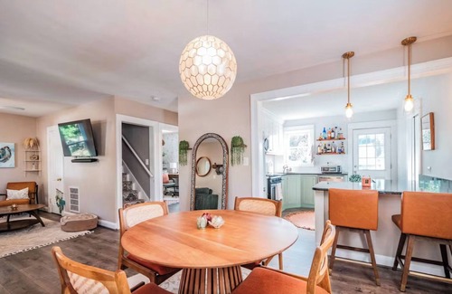 Annapolis Cabaña | The Red Door Cottage in Eastport - Pet-Friendly!