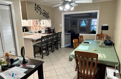 Nederland Casa | The Red Door Home 3-bedroom house in Nederland Texas. Your home away from home
