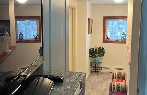 North Pole Casa | 🌌 The Red Door Residence – Aurora Magic in North Pole, Alaska - Mobile Discount!