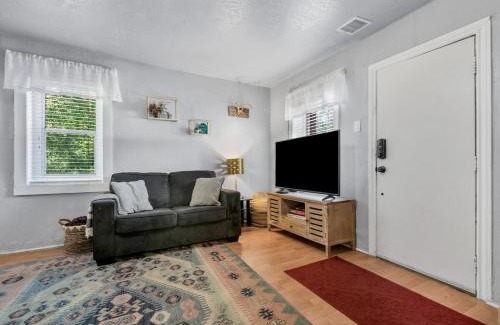 Williams Casa | The Red Door Wanderers Nest, Historic Downtown Gem