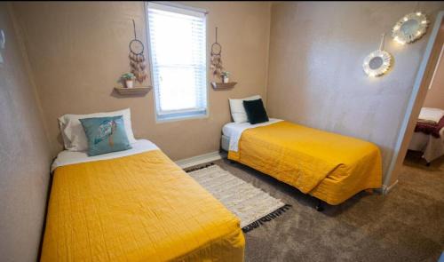 Williams Casa | The Red Door Wanderers Nest, Historic Downtown Gem