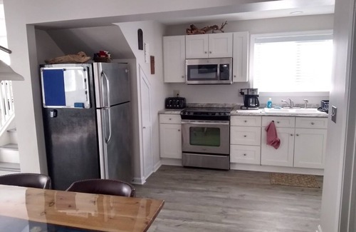 Wilson Casa | “The Red House” Family friendly vacation home close to beach and lake access.