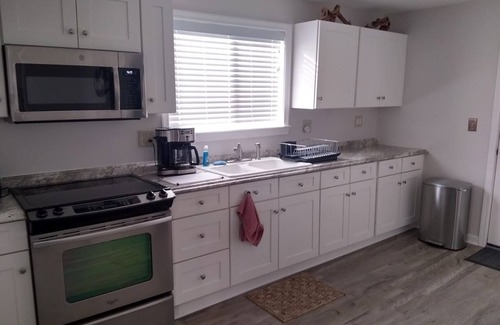 Wilson Casa | “The Red House” Family friendly vacation home close to beach and lake access.