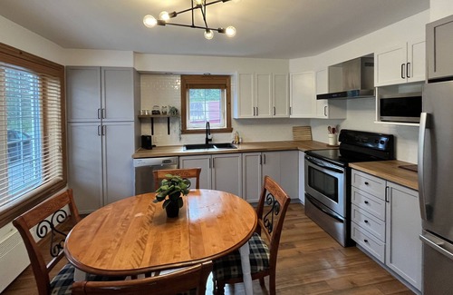 Lac-Superieur Apartamento | The Red Lodge - Peaceful one bedroom condo with spa