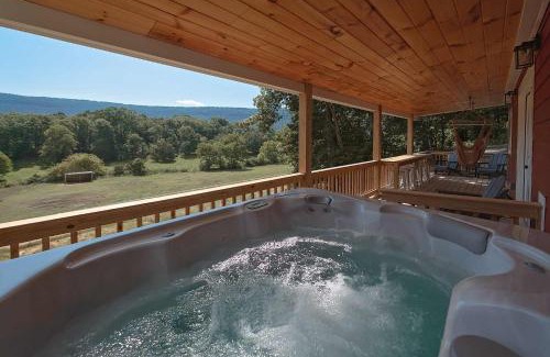 Lookout Valley Neighborhood Association Casa | The Red Roost Cabin