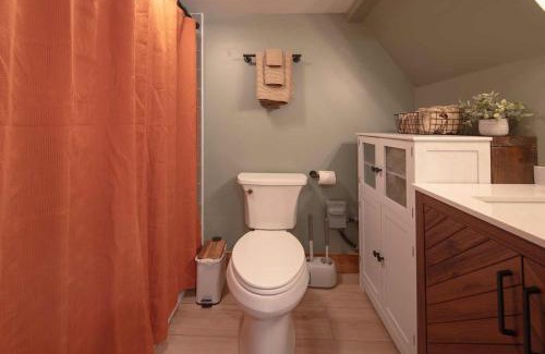 Lookout Valley Neighborhood Association Casa | The Red Roost Cabin