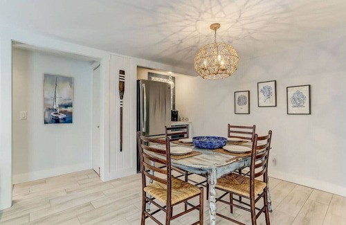 Fernandina Beach Condominio | The Reef | Cozy Hideaway | Private Patio | Located Steps from the Beach