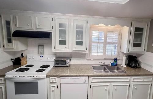 Montgomery Casa | The Regal Courtyard Retreat 5 Min to ASU