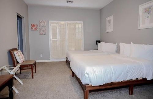 Montgomery Casa | The Regal Courtyard Retreat 5 Min to ASU