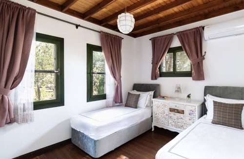 Yesiluzumlu Villa | The Regency Cottage - Dos Habitaciones Villa, Capacidad 4