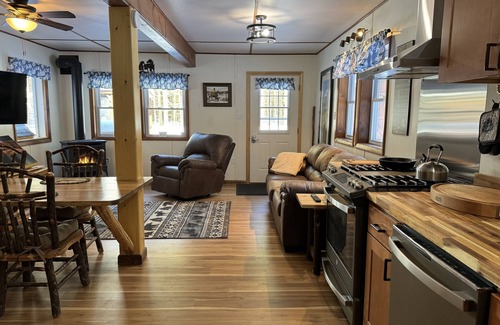 Glenfield Cabina | The Relaxation Paradise. Equine & Pet-Friendly Ottercreek E-Bikes Rental Avail.