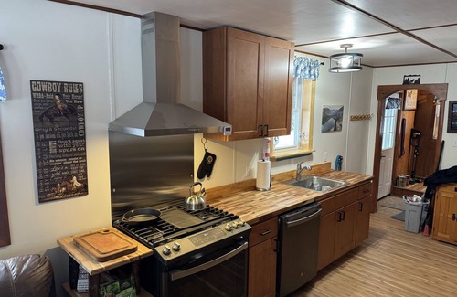 Glenfield Cabina | The Relaxation Paradise. Equine & Pet-Friendly Ottercreek E-Bikes Rental Avail.