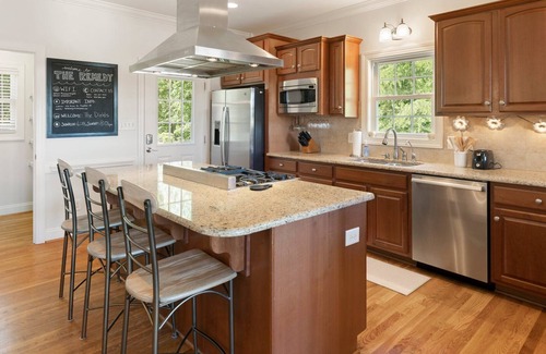 Wise Casa | The Remedy at Lake Gaston - Main Lake w/ Sunrise and Sunsets views - Sleeps 14