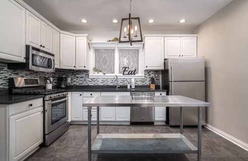 Highlands Douglass Casa | The Reserve ~ 5BR Fun! Hot Tub, Fire Pit, Deck, Walkable To Bardstown Rd
