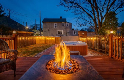 Highlands Douglass Casa | The Reserve ~ 5BR Fun! Hot Tub, Fire Pit, Deck, Walkable To Bardstown Rd