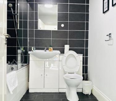 Liverpool Casa | The Residency 4 bed home in Liverpool free parking