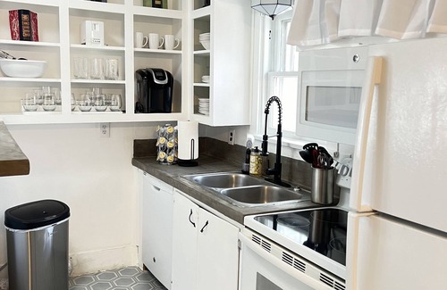 South Overton Casa | The Retreat - 2Bd/1Ba - Walk to Texas Tech Campus