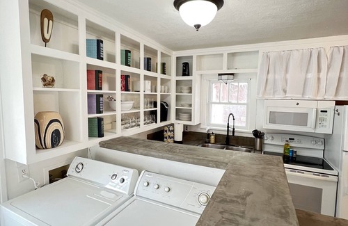 South Overton Casa | The Retreat - 2Bd/1Ba - Walk to Texas Tech Campus