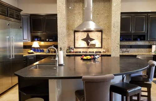 Estrella Mountain Ranch Casa | THE RETREAT, una casa ejecutiva personalizada en Estrella Mtns!