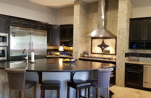 Estrella Mountain Ranch Casa | THE RETREAT, una casa ejecutiva personalizada en Estrella Mtns!