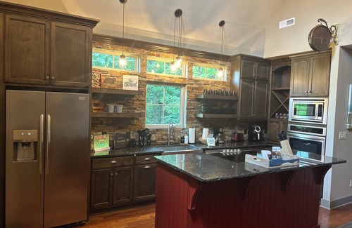 Lucas Casa | The Retreat at Eagles Landing. Cozy cabin in a beautiful and gated neighborhood,