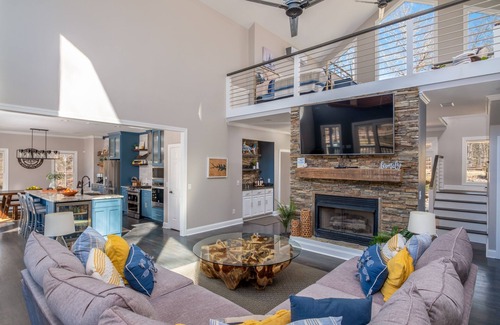 Leesville Casa | The Retreat at Lake Murray w/ direct lake access offers stunning views for R&R.