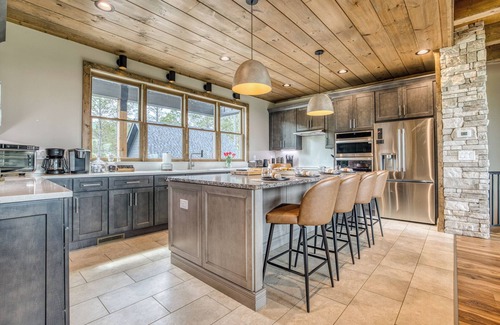 Ellijay Cabina | The Retreat at Oakwood – A High-End Stay for Large Groups & Gatherings