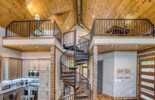 Ellijay Cabina | The Retreat at Oakwood – A High-End Stay for Large Groups & Gatherings