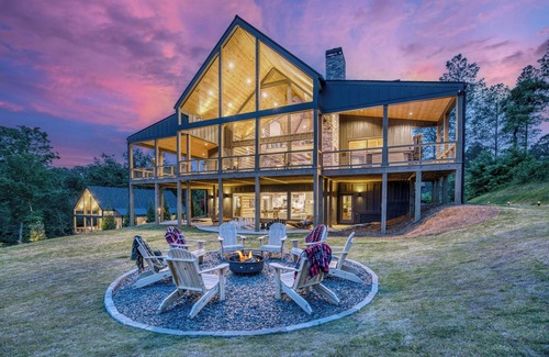 Ellijay Cabina | The Retreat at Oakwood – A High-End Stay for Large Groups & Gatherings