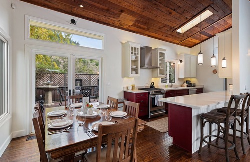Monte Rio Casa | The Retreat at River Gardens ~ Spacious, Hot Tub, Riverfront!