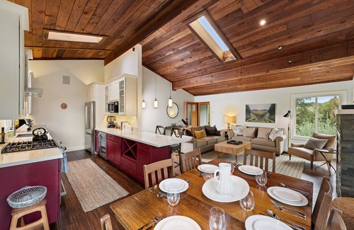 Monte Rio Casa | The Retreat at River Gardens ~ Spacious, Hot Tub, Riverfront!