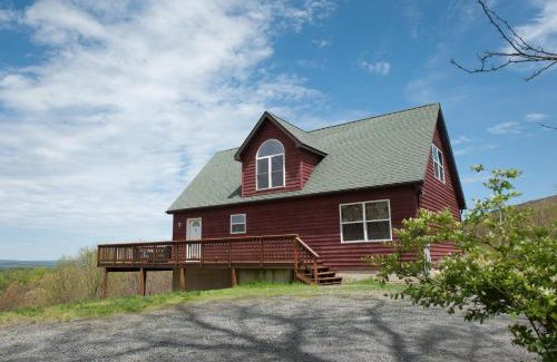 Berkeley Springs Casa | The Retreat at Upland Trail -Private 3BR