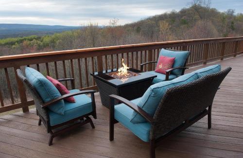 Berkeley Springs Casa | The Retreat at Upland Trail -Private 3BR
