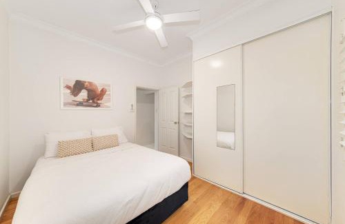 Bondi Beach Apartamento | The Retreat : Beachfront View + Parking