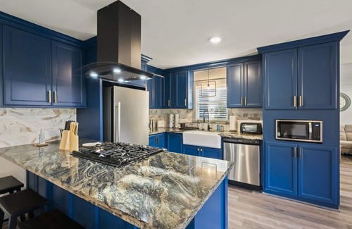 Highlands Cabaña | The Retreat- Family Funhouse w/Waterfront Access!