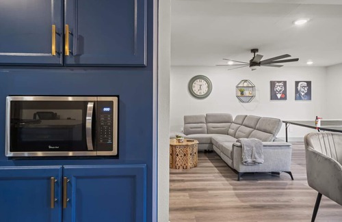 Highlands Cabaña | The Retreat- Family Funhouse w/Waterfront Access!