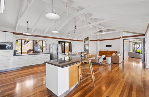 Tallai Casa | The Retreat Gold Coast + Panoramic Views Sleeps 25