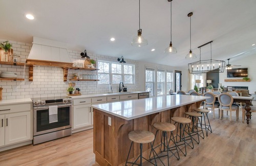 Abesville Casa | 'The Retreat on Reno' Home w/ Hot Tub + Deck!