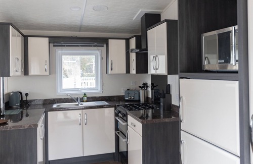 Mudeford Cabaña | The Retreat, Sandhills Holiday Park by the beach in Mudeford