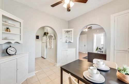 Lower Greenville Apartamento | The Retro Lower-Greenville Apartment