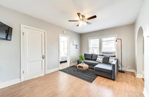 Lower Greenville Apartamento | The Retro Lower-Greenville Apartment