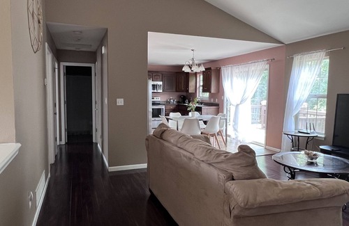 Waynesville Casa | The Revelation House! A family-sized, quiet home close to Fort Leonard Wood!