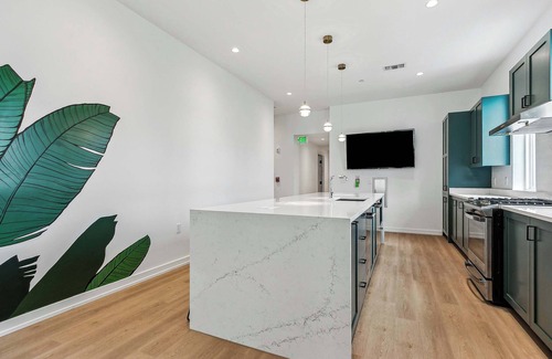 Faubourg Lafayette Apartamento | The Revelry | Music City | 9 bed 5 bath w/Htd Pool
