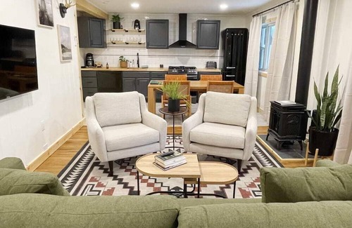 Greentown Cabina | The Rex Hotel